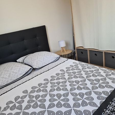 Gite De La Gourgeonne Nervezain Екстериор снимка